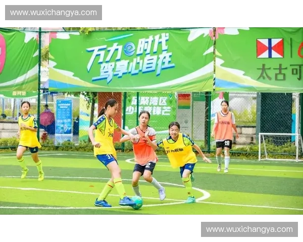 全运会足球比赛精彩纷呈 青少年与职业球员共谱青春竞技新篇章